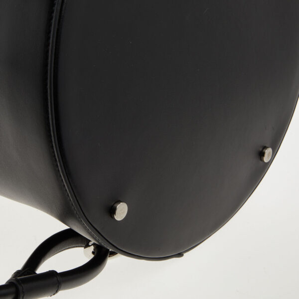 Jacquemus - Schwarze Bucket-Schultertasche aus Leder - Image 4