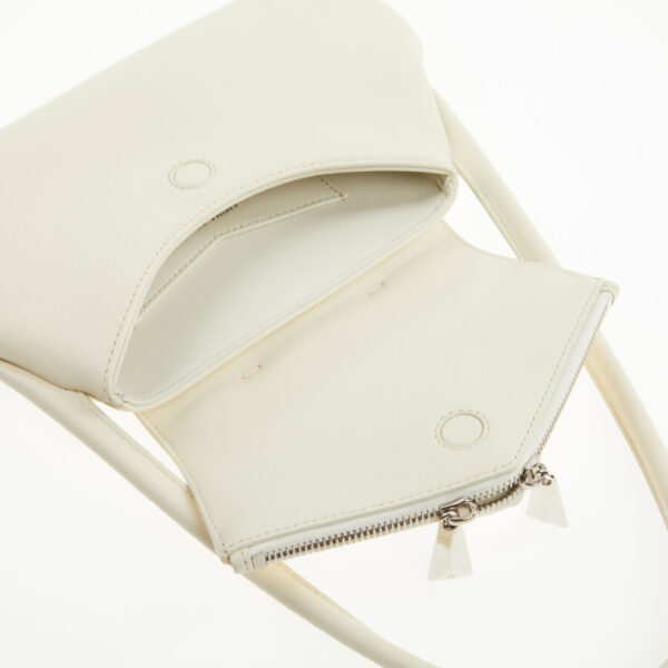 Amina Muaddi - Cremefarbene Schultertasche aus Leder - Image 3